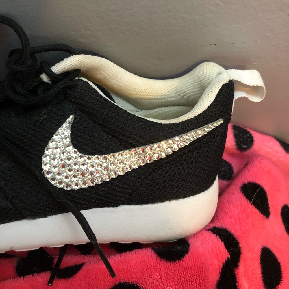 Clear crystal embellished black Nike Roshe Sneaker - Picture 4 of 5